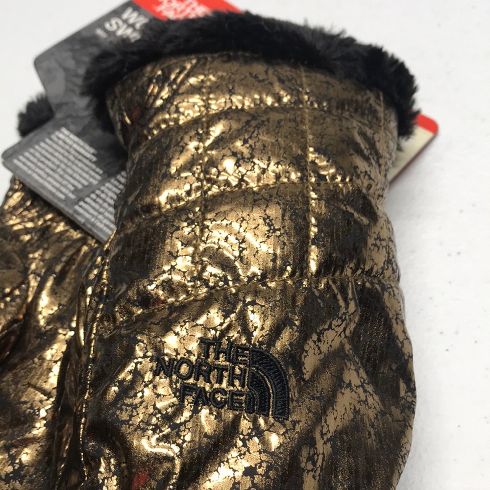 🆕 NORTH FACE Women’s Gold Black Winter Mittens - Picture 2 of 3